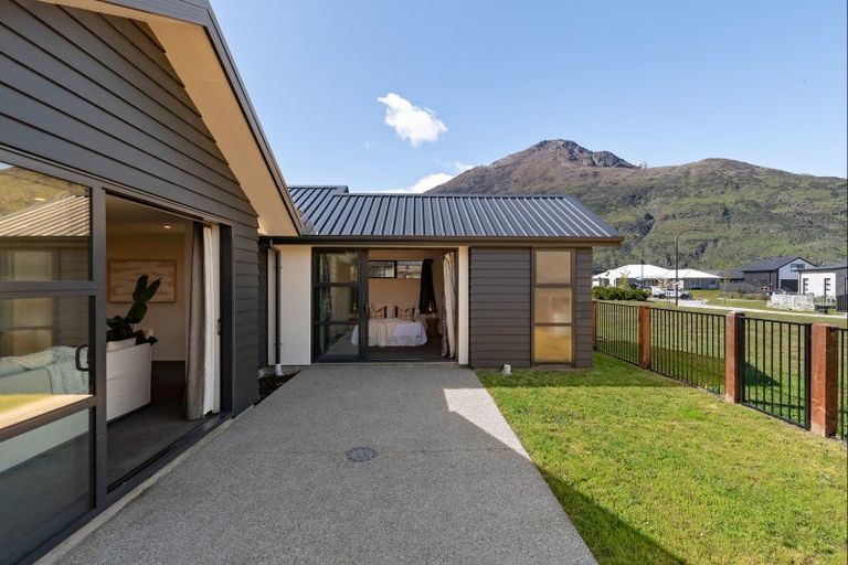 Photo of property in 33 Peterley Road, Lower Shotover, Queenstown, 9304