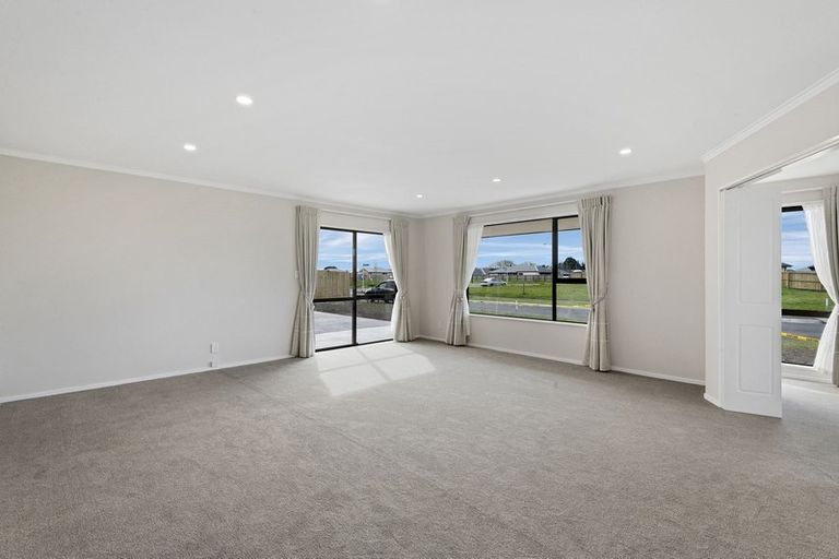 Photo of property in 4 Dianthus Place, Browns Bay, Auckland, 0630