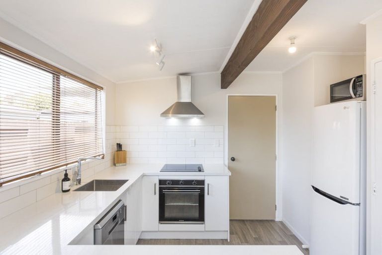 Photo of property in 2 Chatsworth Place, Highbury, Palmerston North, 4412