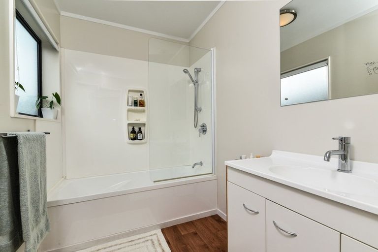 Photo of property in 13 Rosehill Place, Nawton, Hamilton, 3200