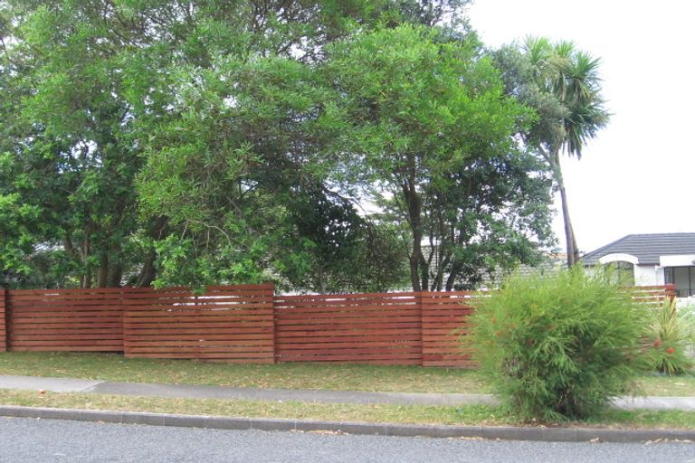 Photo of property in 15 Sartors Avenue, Northcross, Auckland, 0630