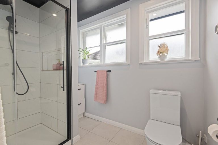 Photo of property in 55 Crewe Crescent, Hokowhitu, Palmerston North, 4410