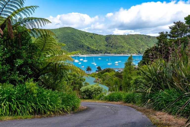 Photo of property in 24 Amelia Crescent, Waikawa, Picton, 7220