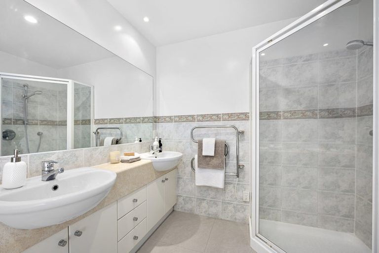 Photo of property in 1c/175 Hurstmere Road, Takapuna, Auckland, 0622