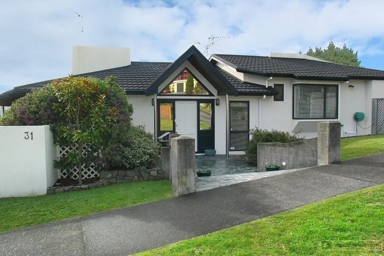 Photo of property in 31 The Crowsnest, Whitby, Porirua, 5024