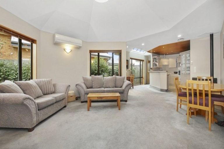 Photo of property in 2/113 Avonhead Road, Avonhead, Christchurch, 8042