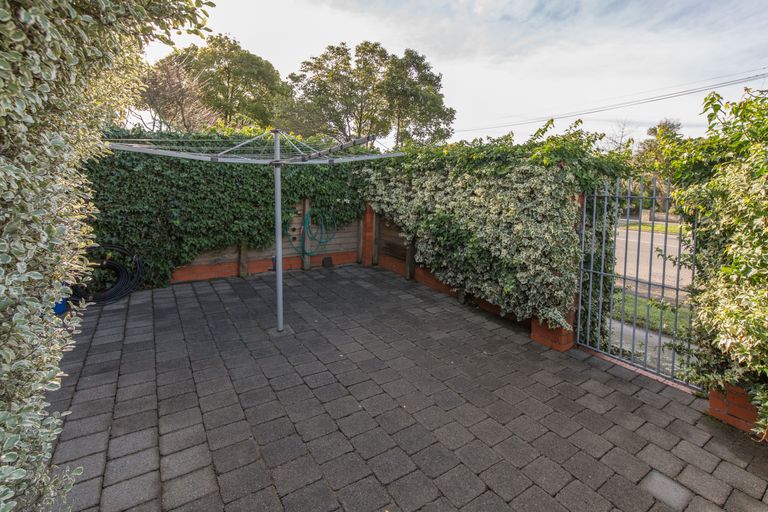Photo of property in 2 Kent Lodge Avenue, Avonhead, Christchurch, 8042