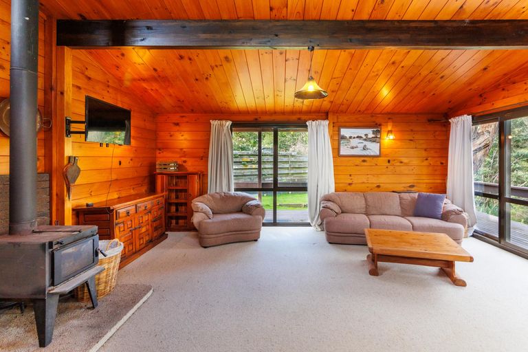 Photo of property in 5 Fernwood Place, Fitzherbert, Palmerston North, 4410