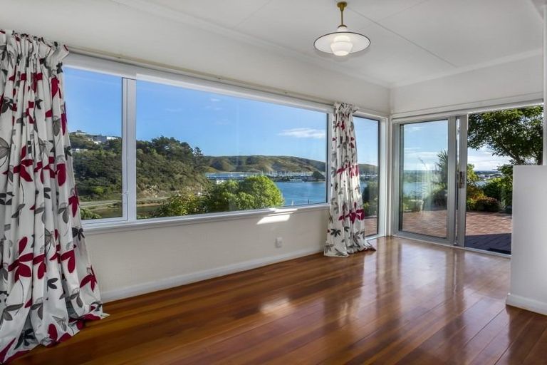 Photo of property in 53a Bayview Road, Paremata, Porirua, 5024