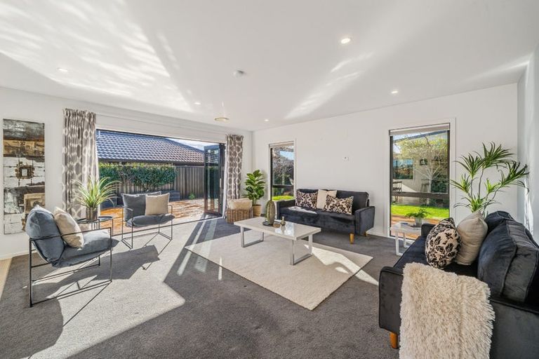 Photo of property in 10 Hopkirk Avenue, Wallaceville, Upper Hutt, 5018