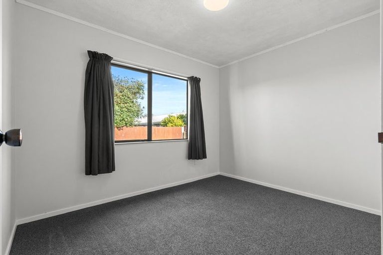 Photo of property in 2/4 Laurie Avenue, Papakura, 2110