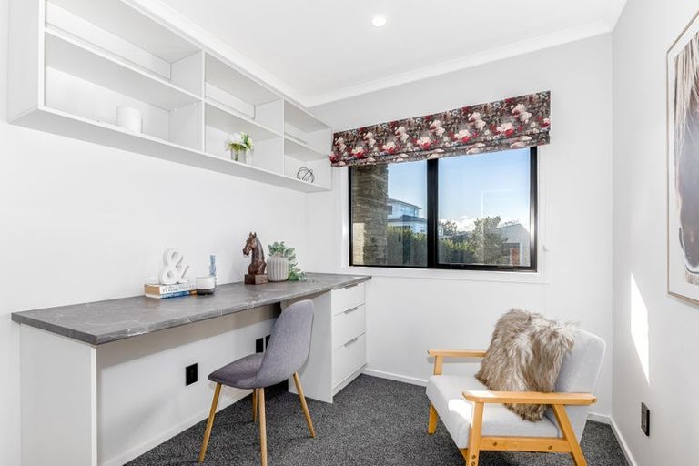 Photo of property in 2 Opaoa Way, Aotea, Porirua, 5024
