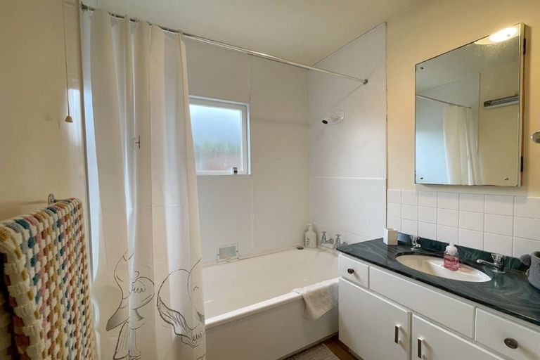 Photo of property in 5 Raekura Place, Redcliffs, Christchurch, 8081