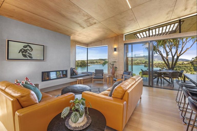 Photo of property in 21 Point Street, Raglan, 3225