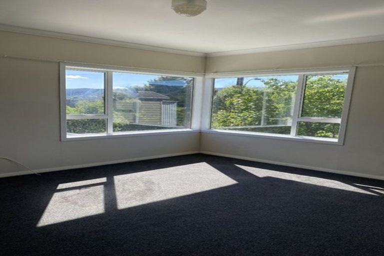 Photo of property in 16 Chester Road, Tawa, Wellington, 5028