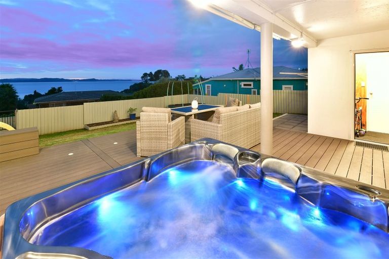 Photo of property in 972 Whangaparaoa Road, Manly, Whangaparaoa, 0930