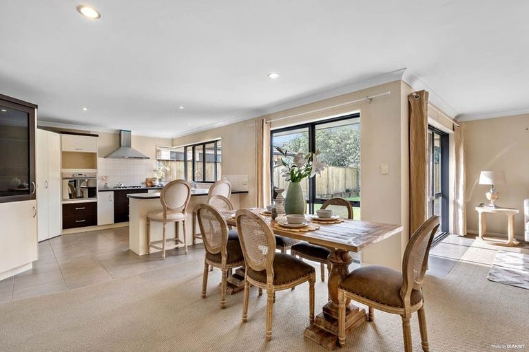 Photo of property in 16 Breon Place, Flat Bush, Auckland, 2016