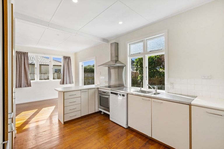 Photo of property in 43 Lismore Street, Strandon, New Plymouth, 4312