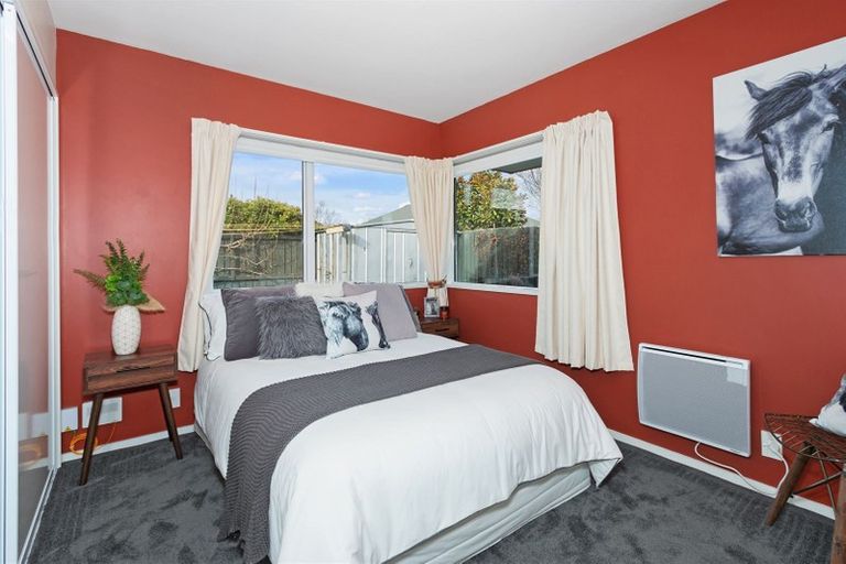 Photo of property in 60a Middlepark Road, Sockburn, Christchurch, 8042