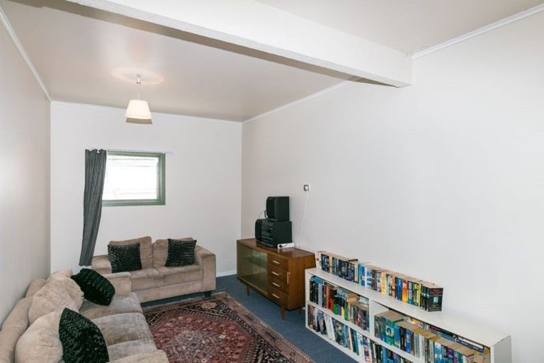 Photo of property in 76a Newlands Road, Newlands, Wellington, 6037