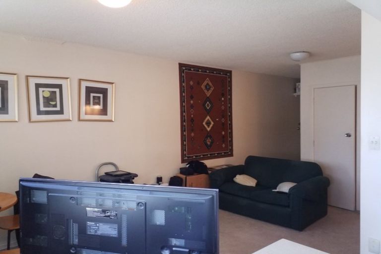 Photo of property in Churchill Flats, 213 The Terrace, Wellington Central, Wellington, 6011