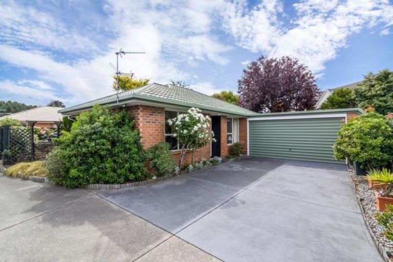 Photo of property in 1/6 Innisfree Place, Northwood, Christchurch, 8051