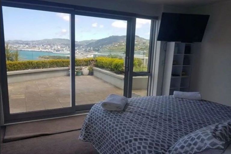 Photo of property in 11 Sovereign Point, Kaiwharawhara, Wellington, 6035
