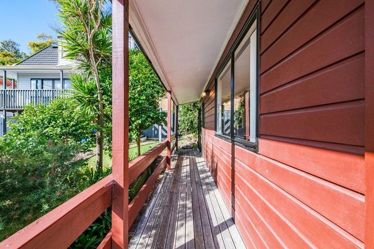 Photo of property in 2/84a Avonleigh Road, Green Bay, Auckland, 0604