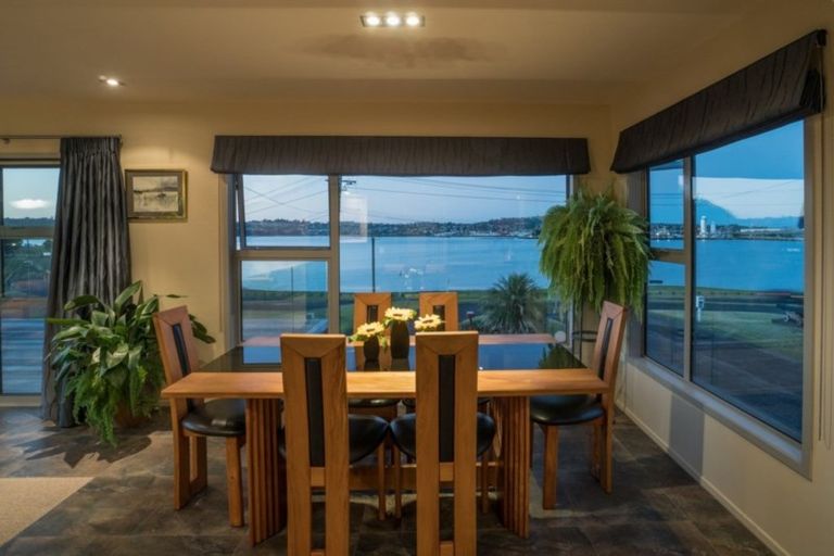Photo of property in 16 Kiwi Esplanade, Mangere Bridge, Auckland, 2022