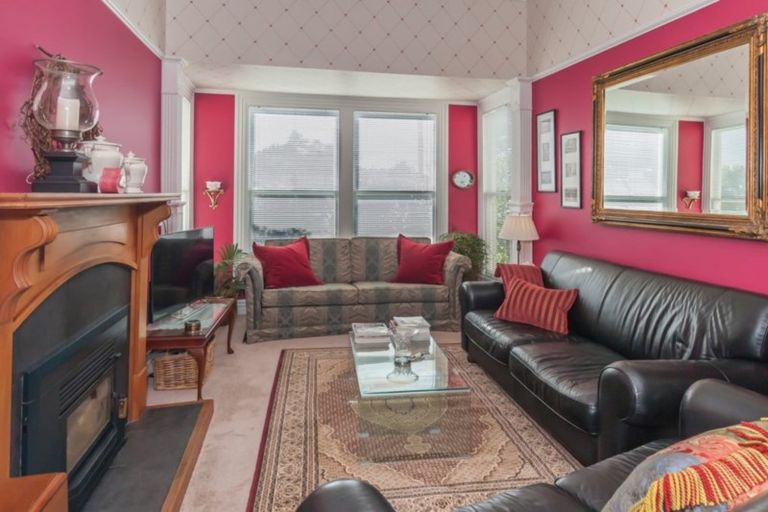 Photo of property in 326 Heatherlea Road East, Levin, 5571