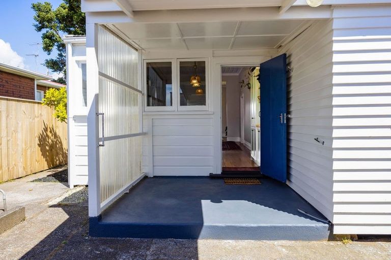 Photo of property in 67 Govett Avenue, Frankleigh Park, New Plymouth, 4310