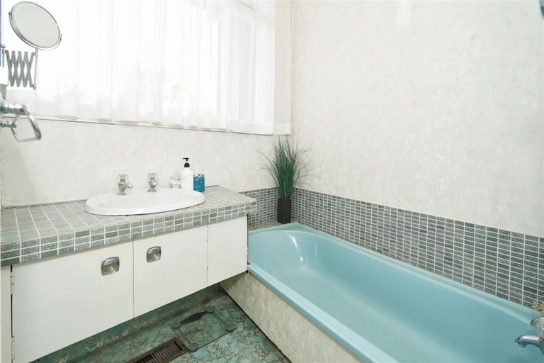 Photo of property in 162 Cambridge Road, Hillcrest, Hamilton, 3216