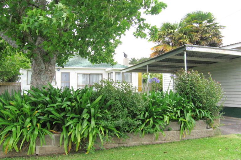 Photo of property in 76 Seymour Road, Sunnyvale, Auckland, 0612