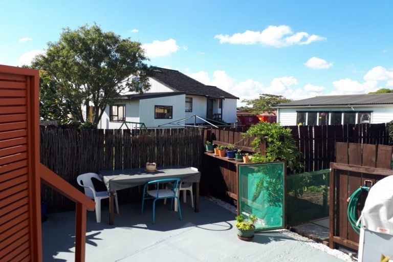 Photo of property in 6 Riverside Drive, Waiuku, 2123