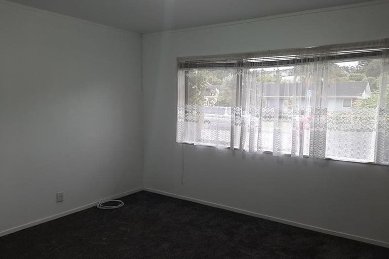 Photo of property in 1/2a Takapu Street, Henderson, Auckland, 0612