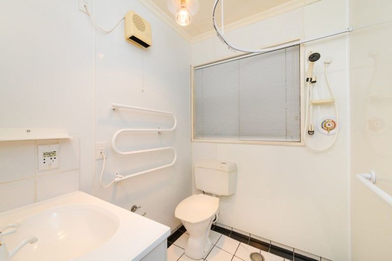 Photo of property in 1 Wharite Place, Awapuni, Palmerston North, 4412