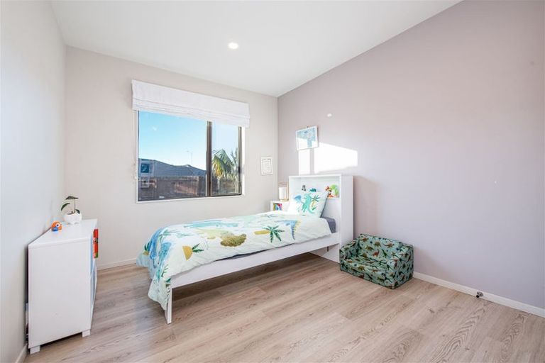 Photo of property in 3 Stow Place, Henderson, Auckland, 0612