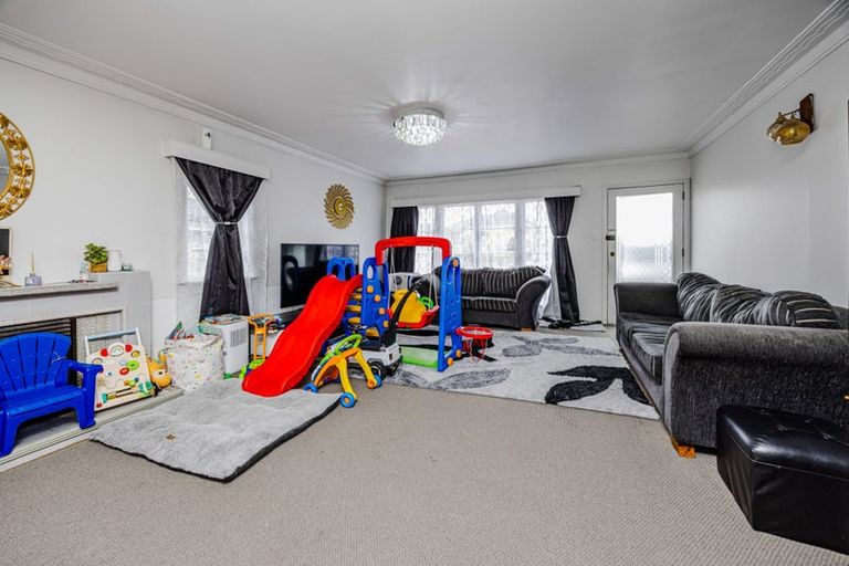 Photo of property in 27 Landon Avenue, Mangere East, Auckland, 2024