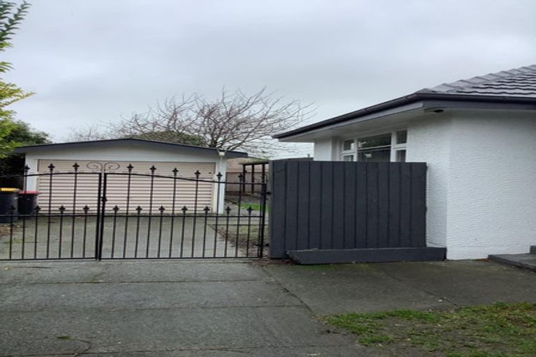 Photo of property in 18 Avonhead Road, Avonhead, Christchurch, 8042