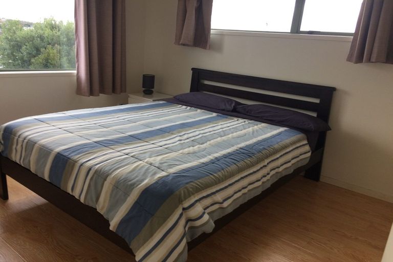 Photo of property in 2/5 Kilham Avenue, Northcote, Auckland, 0627