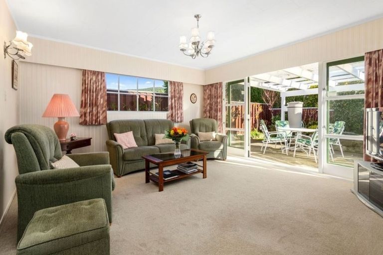 Photo of property in 11 Mckeefry Grove, Tawa, Wellington, 5028