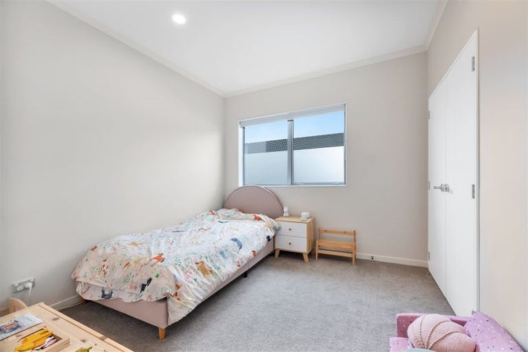 Photo of property in 13 Walter Ruddock Avenue, Kumeu, 0810