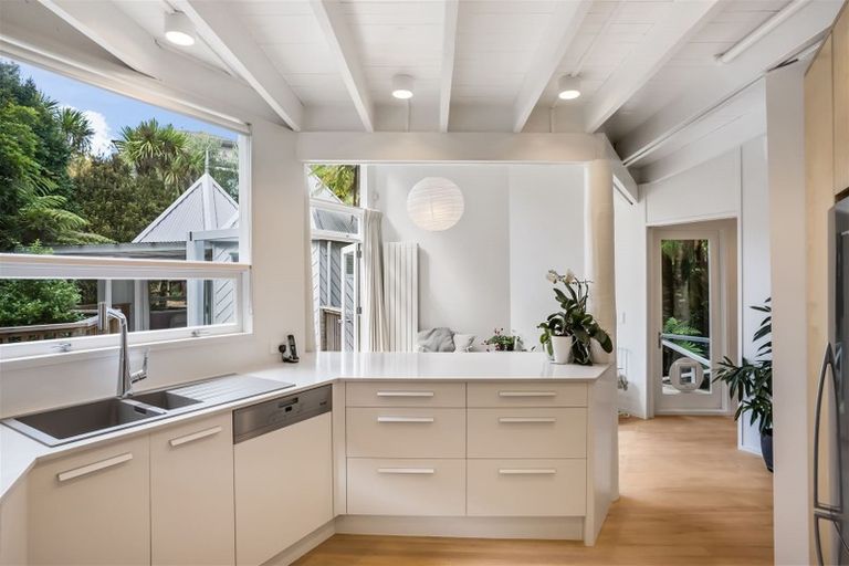 Photo of property in 25 Eastcliffe Road, Castor Bay, Auckland, 0620