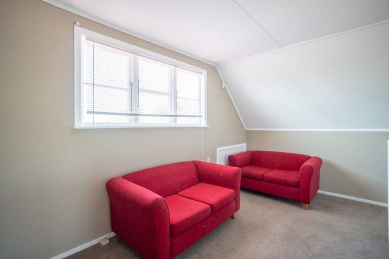 Photo of property in 28 Oxford Street, Hokowhitu, Palmerston North, 4410