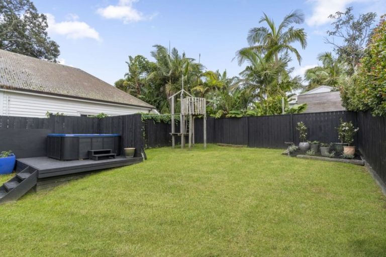 Photo of property in 8 Glen Road, Stokes Valley, Lower Hutt, 5019