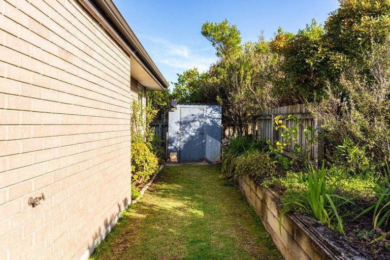 Photo of property in 82 Barbados Way, One Tree Point, 0118