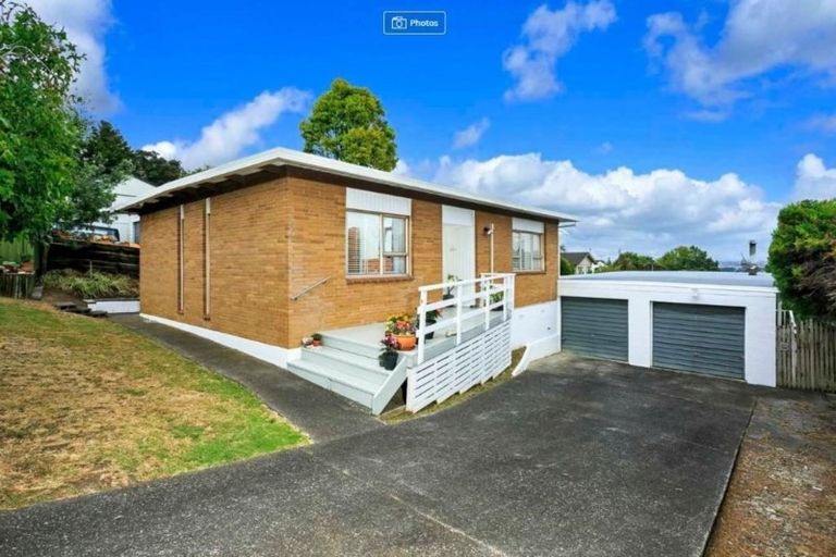 Photo of property in 2/4 Lynn Road, Bayview, Auckland, 0629