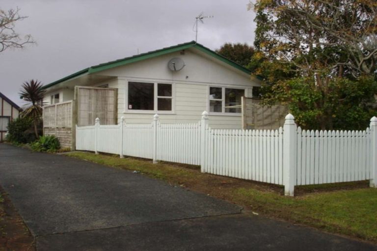 Photo of property in 55 Taioma Crescent, Te Atatu Peninsula, Auckland, 0610