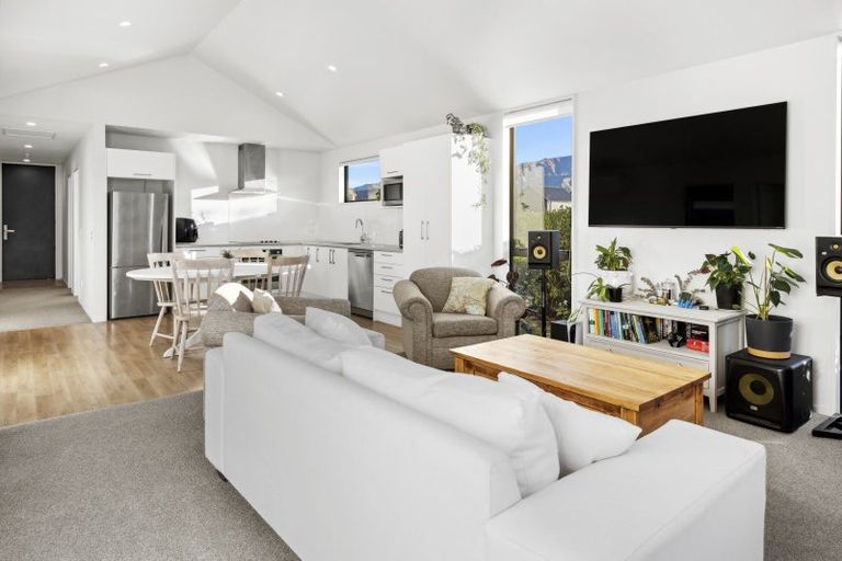 Photo of property in 2 Matakanui Lane, Wanaka, 9305