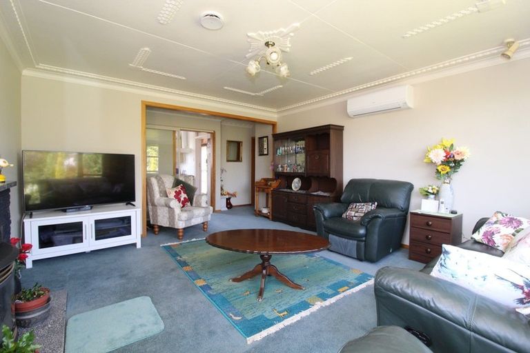 Photo of property in 35 Rhodes Street, Waimate, 7924